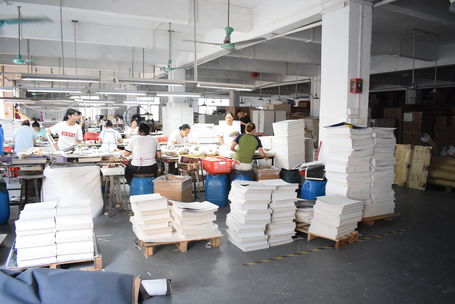 GUANGZHOU YM PACKAGE PRODUCTS CO.,LTD. manufacturer production line