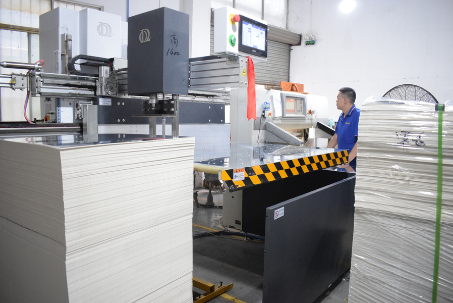 GUANGZHOU YM PACKAGE PRODUCTS CO.,LTD. manufacturer production line
