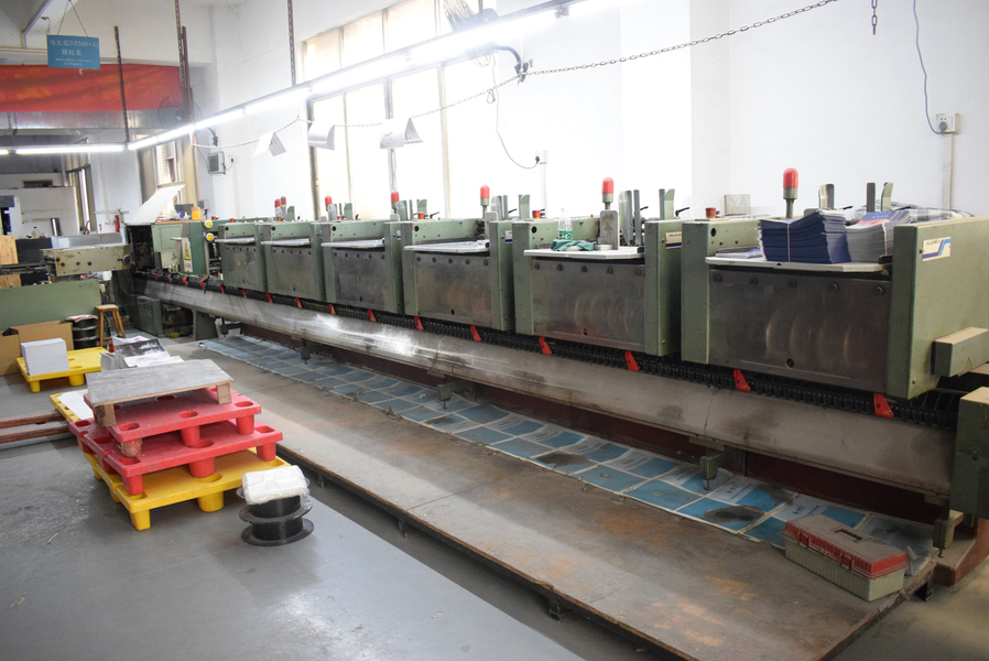 GUANGZHOU YM PACKAGE PRODUCTS CO.,LTD. manufacturer production line